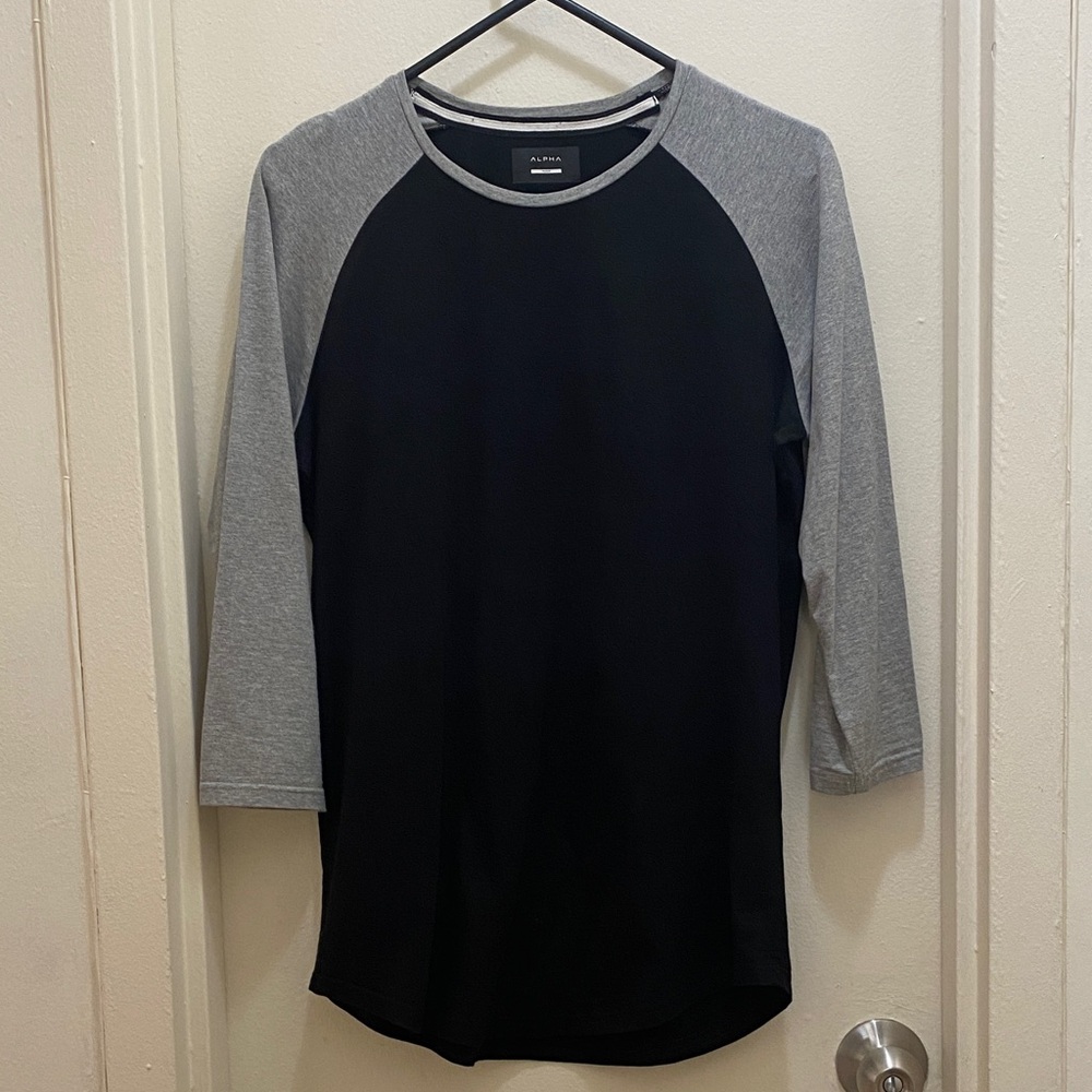 Alpha Clothing Athletic Fit Black and Gray 3/4 Sleeve Shirt in Mens Size Medium